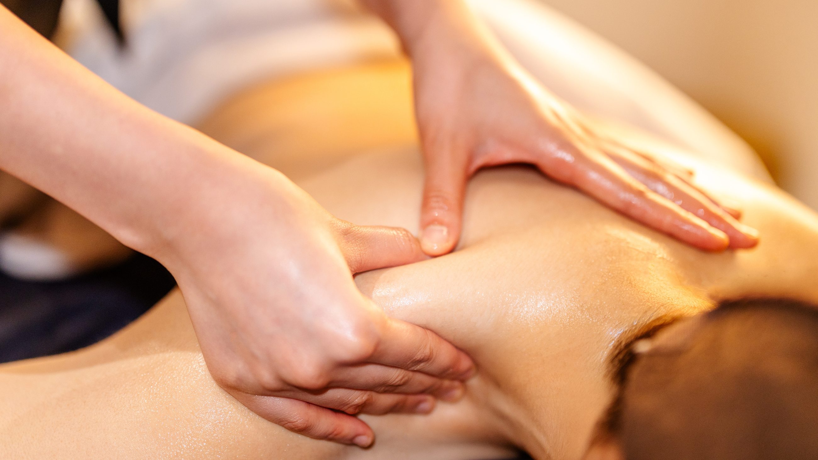 Shoulder release by hand at Face Jion, Cheongdam